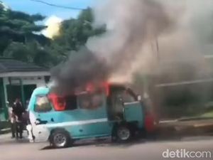 Pete-pete Terbakar Saat Angkut Penumpang di Makassar