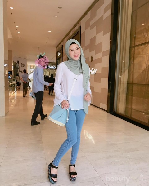 Anti Ribet Ini Mix  and Match  Blouse dengan Jeans  untuk 