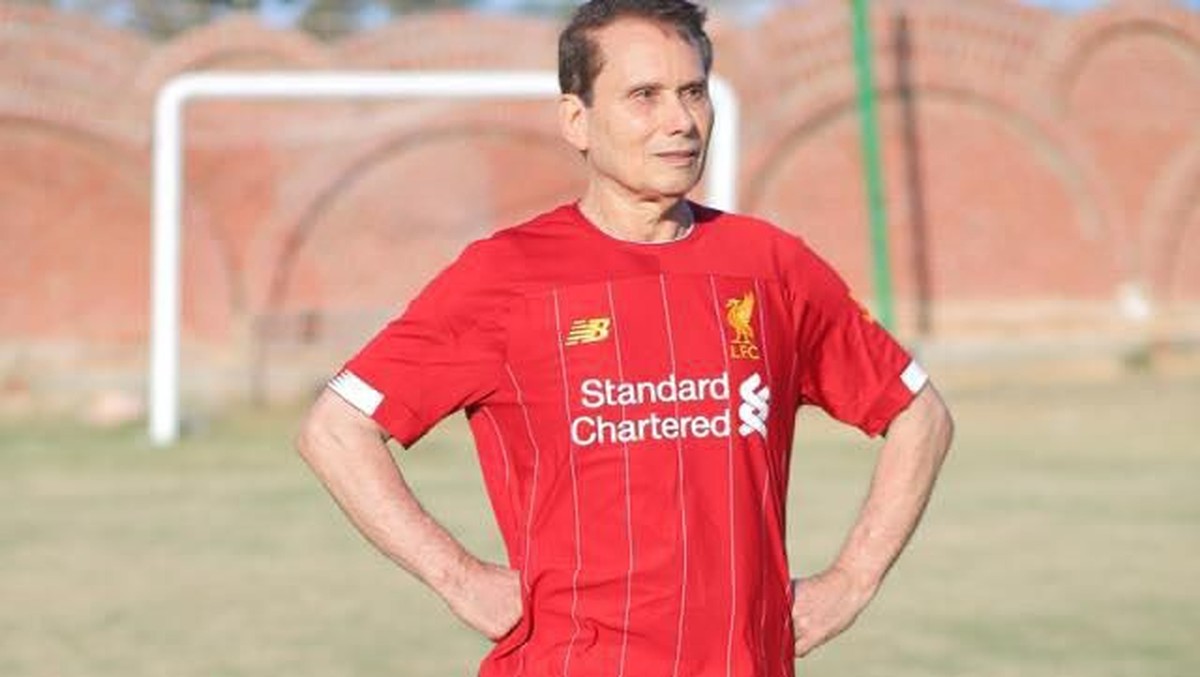 Ezzeldin Bahader, kakek 75 tahun yang menjalani debut profesional di Liga Mesir. (Foto: Facebook Ezzeldin Bahader)
