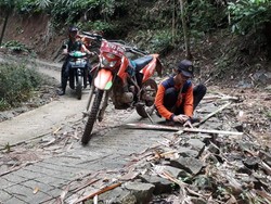 Puluhan Warga Ponorogo Mengungsi Karena Tanah Retak Makin Meluas