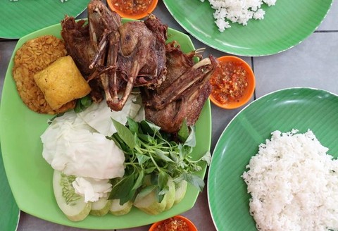 Inilah Yang Bikin Bebek Pak Slamet Jadi Beda Dari Yang Lainnya Inilah Yang Bikin Bebek Pak Slamet Jadi Beda Dari Yang Lainnya