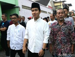 Ditanya soal Kans Duet dengan Teguh, Gibran: Ikut Perintah Bu Mega