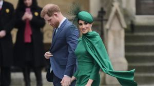 Foto: Arti Bahasa Tubuh Pangeran Harry Saat Dicuekin Pangeran William