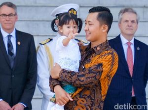 Potret Cucu Jokowi di Acara Penyambutan Raja Belanda Potret Cucu Jokowi di Acara Penyambutan Raja Belanda