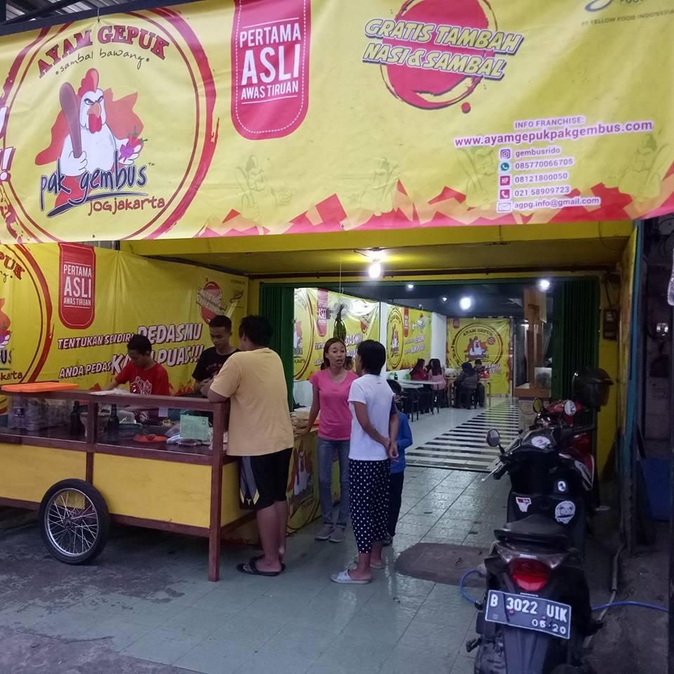 Ternyata Ini Cerita Dibalik Kesuksesan Ayam Gepuk Pak Gembus Jakarta yang Lagi Fenomenal Itu