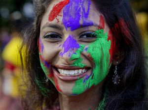 Keseruan Perang Bubuk Warna-warni di Festival Holi India