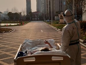 So Sweet! Dokter Ajak Pasien Corona Melihat Sunset