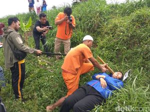 Rekonstruksi Aksi Keji Nanang, Empat Kali Perkosa ABG Cimahi Rekonstruksi Aksi Keji Nanang, Empat Kali Perkosa ABG Cimahi