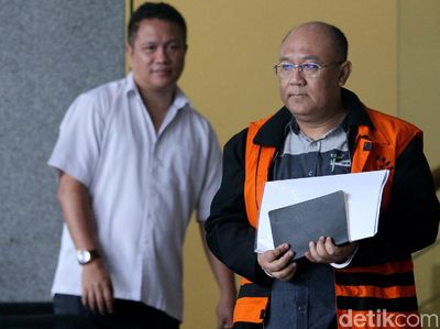 Tersangka Kasus Suap Bupati Sidoarjo Diperiksa KPK