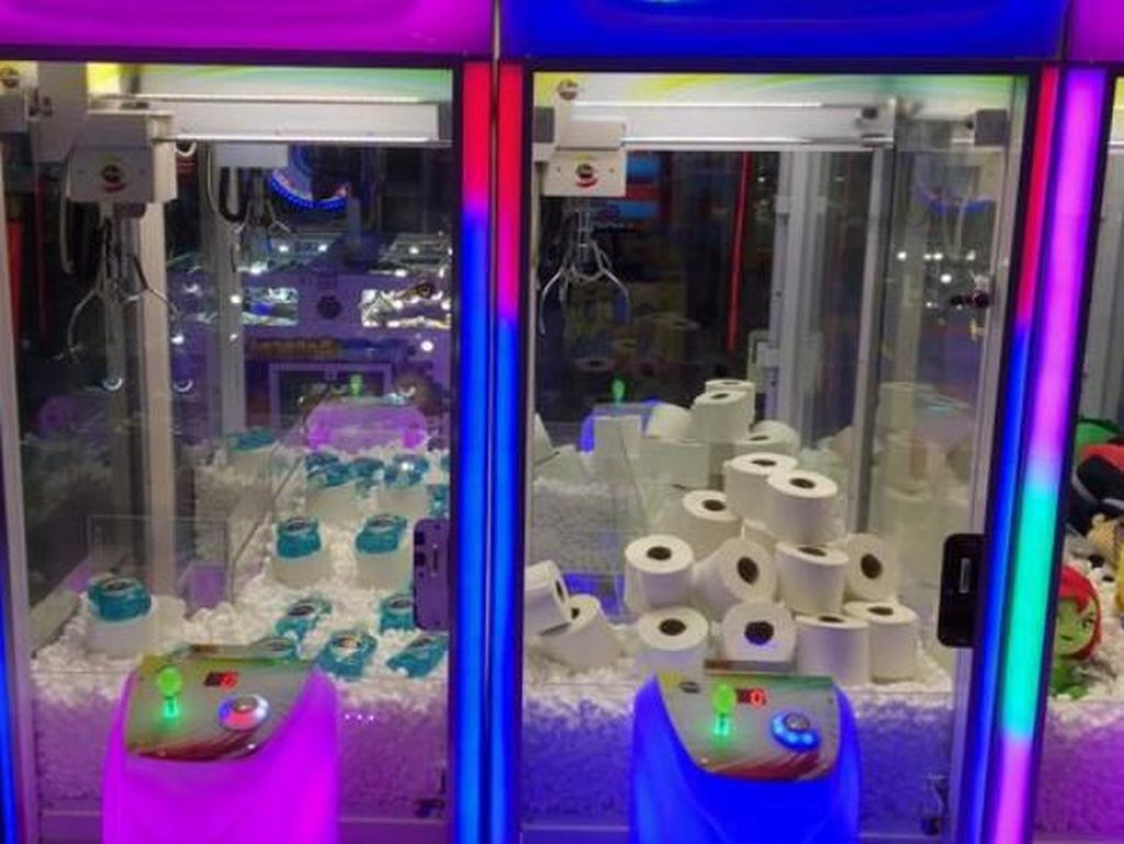 Langka di Pasaran, Mesin Permainan Ini Malah Sediakan Tisu dan Hand Sanitizer