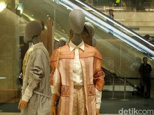 Teknik Tabrak Motif di Koleksi Terbaru Sapto Djojokartiko