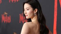 Foto: Gaya Feminin Bintang Mulan Liu Yifei yang Lahir di Wuhan, China