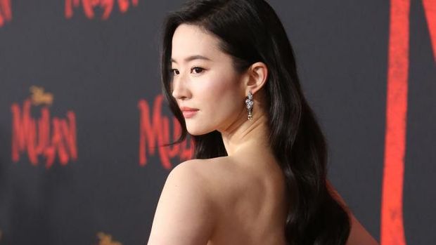 HOLLYWOOD, CALIFORNIA - MARCH 09: Yifei Liu attends the premiere of Disney's 