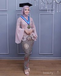 Inspirasi Kebaya Brokat Untuk Wisuda Terbaru Dari Yang Simple-Full Colour!