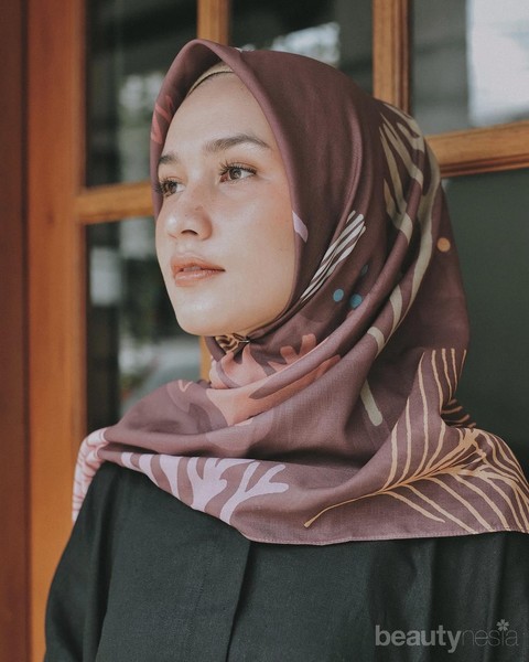 Sering Terganggu Dengan Rambut yang Keluar Dari Hijab? Ini Tips yang