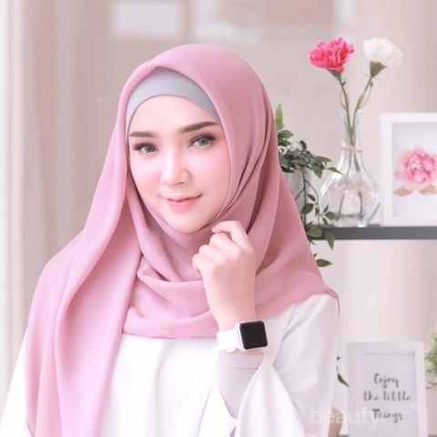 Intip Tutorial Hijab Cantik Untuk Pemilik Pipi Chubby Ala Ayu Indriati