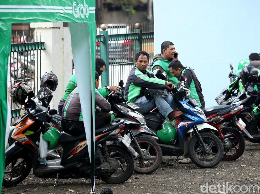 Modal Beli Bensin Saja Sulit, Ojol Minta Puasa Bayar Kredit Minimal 6 Bulan Modal Beli Bensin Saja Sulit, Ojol Minta Puasa Bayar Kredit Minimal 6 Bulan