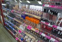 Drugstore VS High End Make Up: Selain Segi Harga, Ini Perbedaan Lain ...