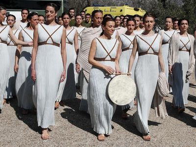 Pesona Dewi Yunani di Seremoni Penyalaan Obor Olimpiade