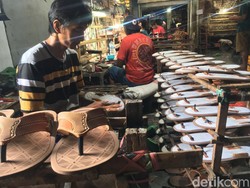 Imbas Corona, Omzet Perajin Sandal di Mojokerto Anjlok Ratusan Juta