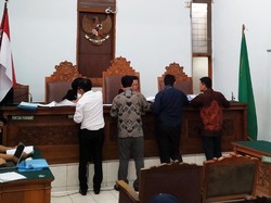 Buron KPK Eks Sekretaris MA Nurhadi Serahkan 129 Bukti di Praperadilan