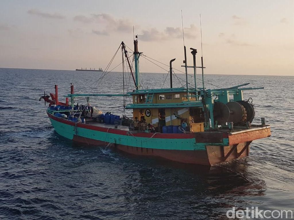 2 Kapal Ikan Asing Ditangkap di Aceh, 12 ABK Myanmar Diamankan