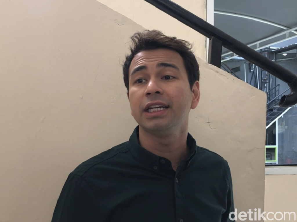 Antre Vaksin COVID-19 di Istana, Menkes Dapat Giliran Setelah Raffi Ahmad Antre Vaksin COVID-19 di Istana, Menkes Dapat Giliran Setelah Raffi Ahmad