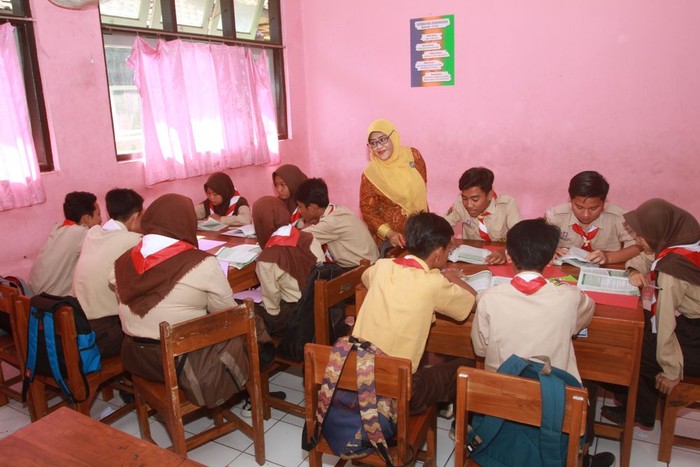 Ilustrasi guru dan murid Ilustrasi guru dan murid