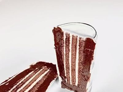 Awas Tertipu! 10 Kue Ini Punya Bentuk Persis Benda Aslinya