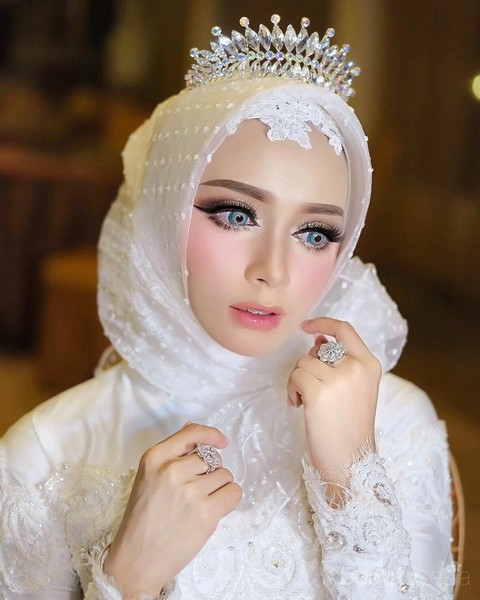 5 MUA Ini Terkenal dengan Hasil Make  Up  Manglingi Hasil 