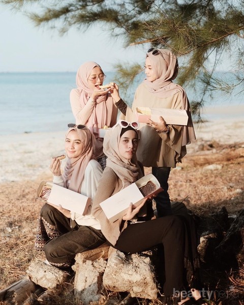 Wah Ini Dia Tips Dan Inspirasi Gaya Fashion Hijab Kompak Dengan Sahabat Ala Selebgram Hits