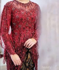 5 Inspirasi Look Dengan Kebaya Berwarna Maroon Buat Acara Formal! Mau ...