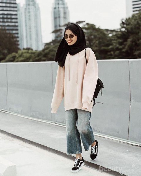 Mix n Match Celana Jeans dan Outfit Hijab yang Tepat untuk Hijabers