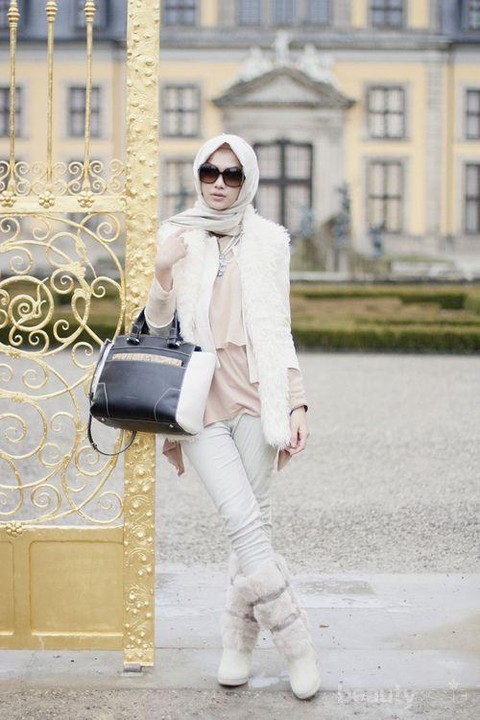 Inspirasi Gaya Para Selebgram dengan Outfit Hijab dan Sepatu Boots Saat