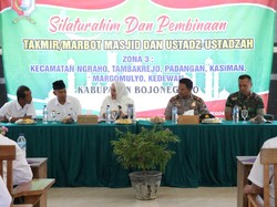 Ratusan Ustaz hingga Modin Perempuan di Bojonegoro Dapat Insentif