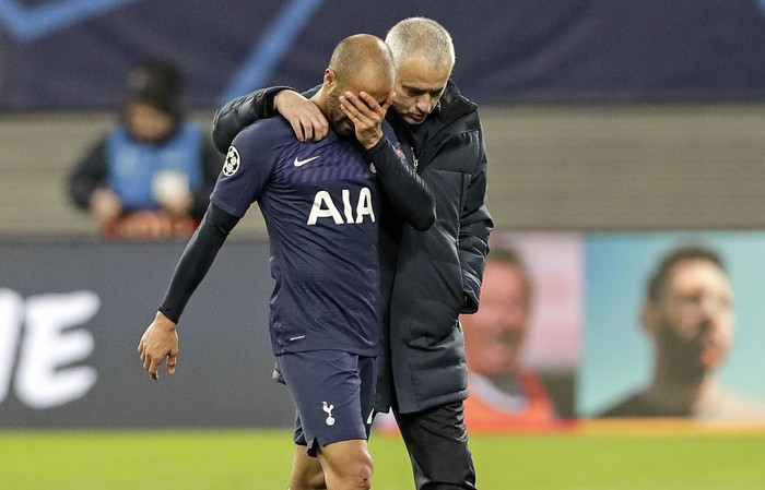 Tottenhams manager Jose Mourinho, right, comforts Tottenhams Lucas Moura after losing the Champions League round of 16, 2nd leg soccer match between RB Leipzig and Tottenham Hotspur in Leipzig, Germany, Tuesday, March 10, 2020. Leipzig defeated Tottenham with 3-0. (AP Photo/Michael Sohn)