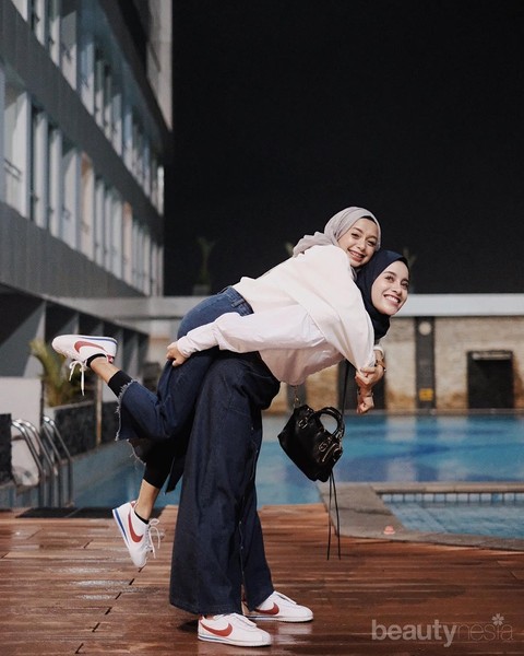 Wah Ini Dia Tips Dan Inspirasi Gaya Fashion Hijab Kompak Dengan Sahabat Ala Selebgram Hits