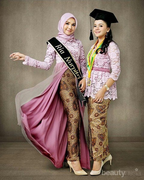  Model  Kebaya  Hijab  Modern Para Selebgram Ini Terlihat 