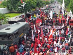 Massa Tolak Omnibus Law di Jatim Ancam Akan Mogok Nasional