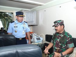 Panglima TNI Cek Kontainer Isolasi Medik Udara di Halim untuk Pasien Corona