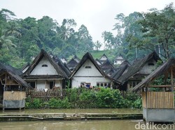 Kampung Naga, Shirakawa-go dari Tasikmalaya