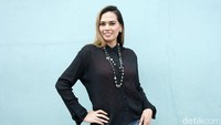 Cari Jodoh, Catherine Wilson Pakai Aplikasi Kencan