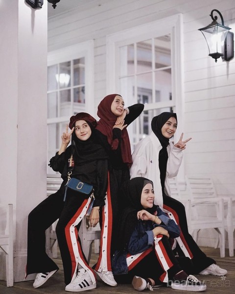 Wah Ini Dia Tips Dan Inspirasi Gaya Fashion Hijab Kompak Dengan Sahabat Ala Selebgram Hits