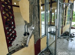 Asrama Rusak Akibat Gempa, Santri Ponpes Sukabumi Tidur di Lapangan