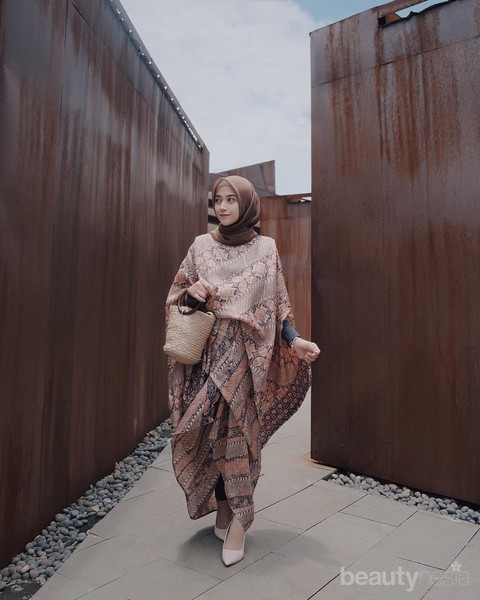 6 Inspirasi Fashion Style Setelan Batik Outfit Kondangan Yang Kekinian 