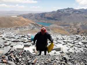 Potret Wanita Pemburu Emas di Atap Dunia