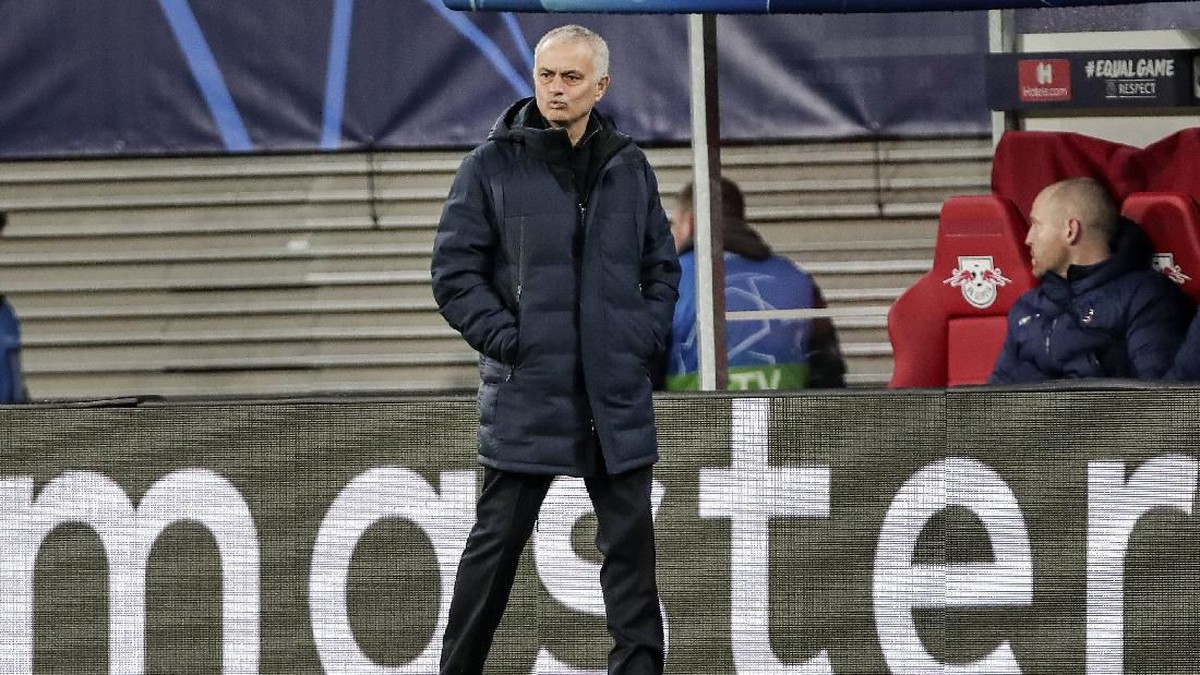 Jose Mourinho melewati periode terburuknya usai melewati enam laga tanpa kemenangan bersama Tottenham Hotspur (Foto: AP/Michael Sohn)