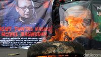 Aksi Bakar Ban Warnai Demo Kasus Sarang Burung Walet Novel Baswedan