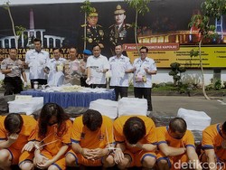 Polisi Sita 7 Juta Pil Koplo yang Akan Diedarkan ke Pelajar di Jatim