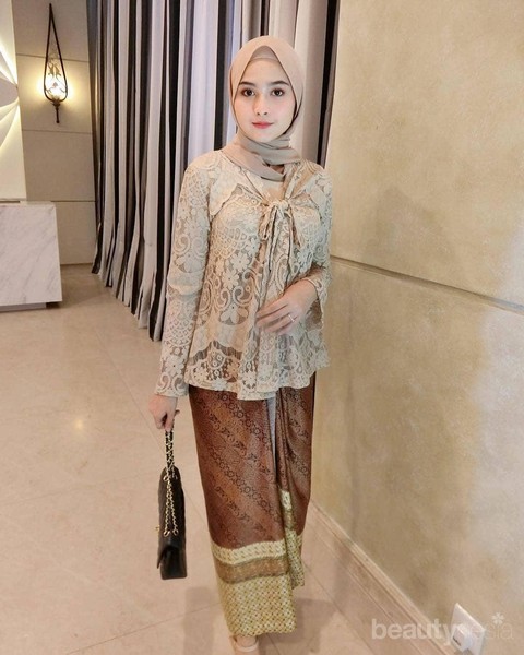 Lihat Model Busana Masa Kini : Busana Muslim Trend Masa Kini Rahayu Fashion Style
